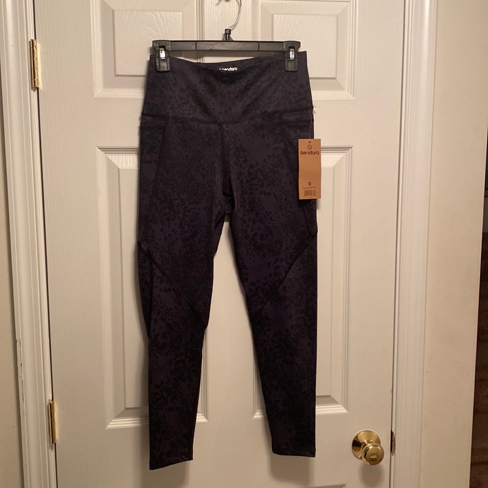Brand New Sendara Black Athletic Leggings…size S